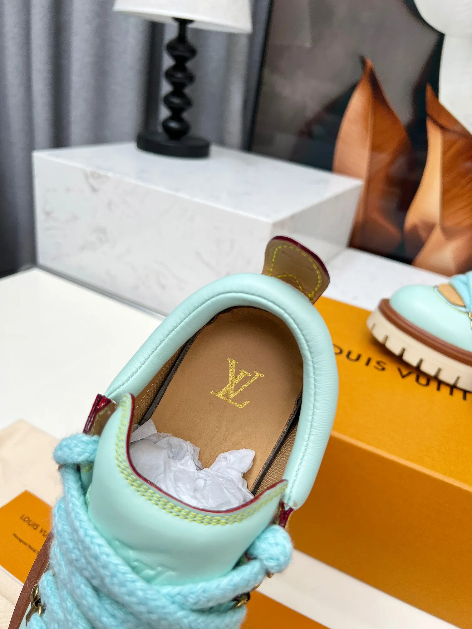 p660💰"Couple Style" LV Louis Vuitton's 2025 autumn and winter new style, developed one-to-one from the original version, retro fashionable, handsome and cool mountaineering derby shoes are now available.  Material: Imported first-layer cowhide Lining: Imported lambskin Outsole: Original molded TR non-slip outsole Sole height: 3.5cm Shoe size: Same style for men and women 35-45